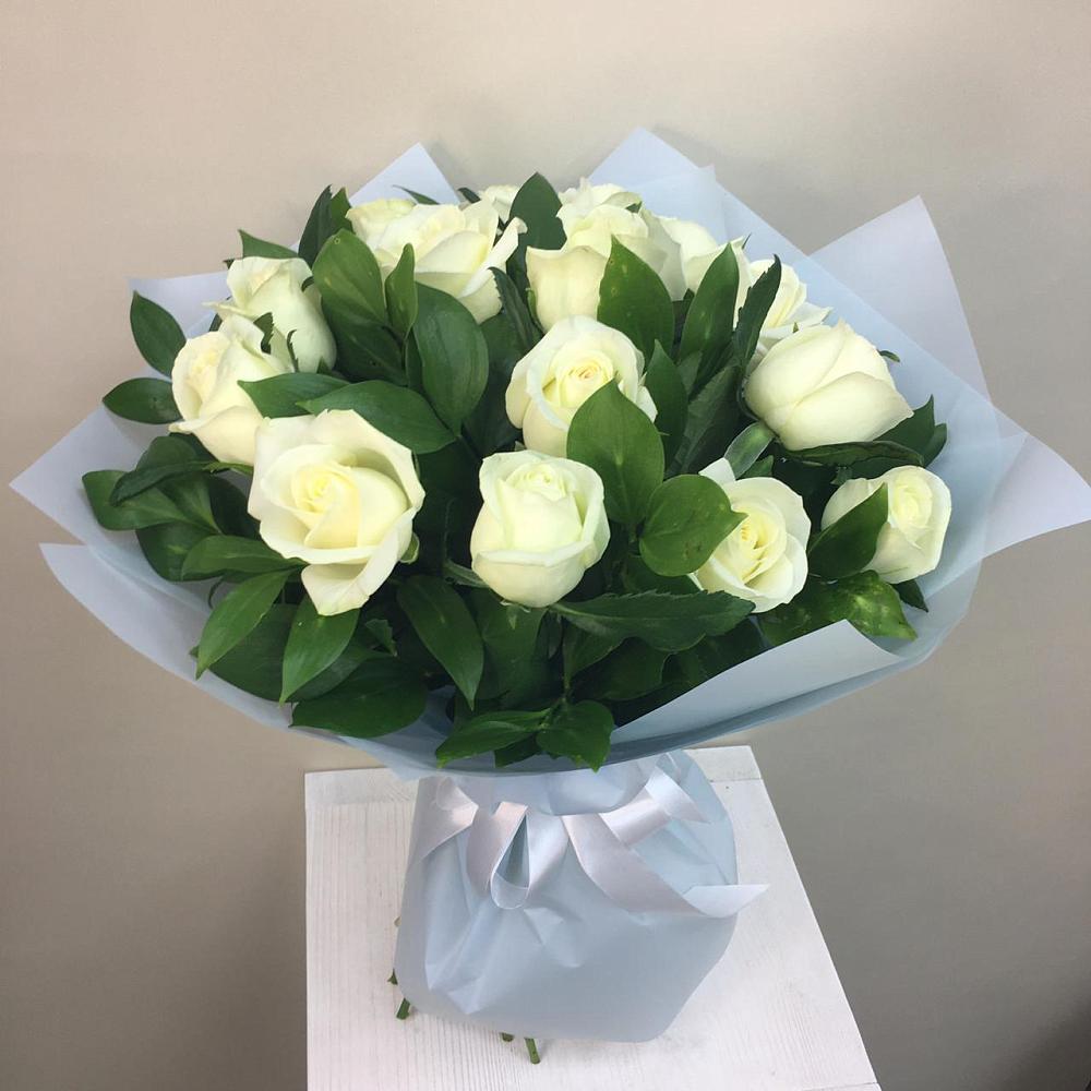 Букет 15 Белых роз Проуд в Няндоме