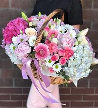 Композиция солнечный день в Няндоме Цветочная композиция из Розы, Хризантемы, Пионы и Лизиантусы в корзине в Няндоме