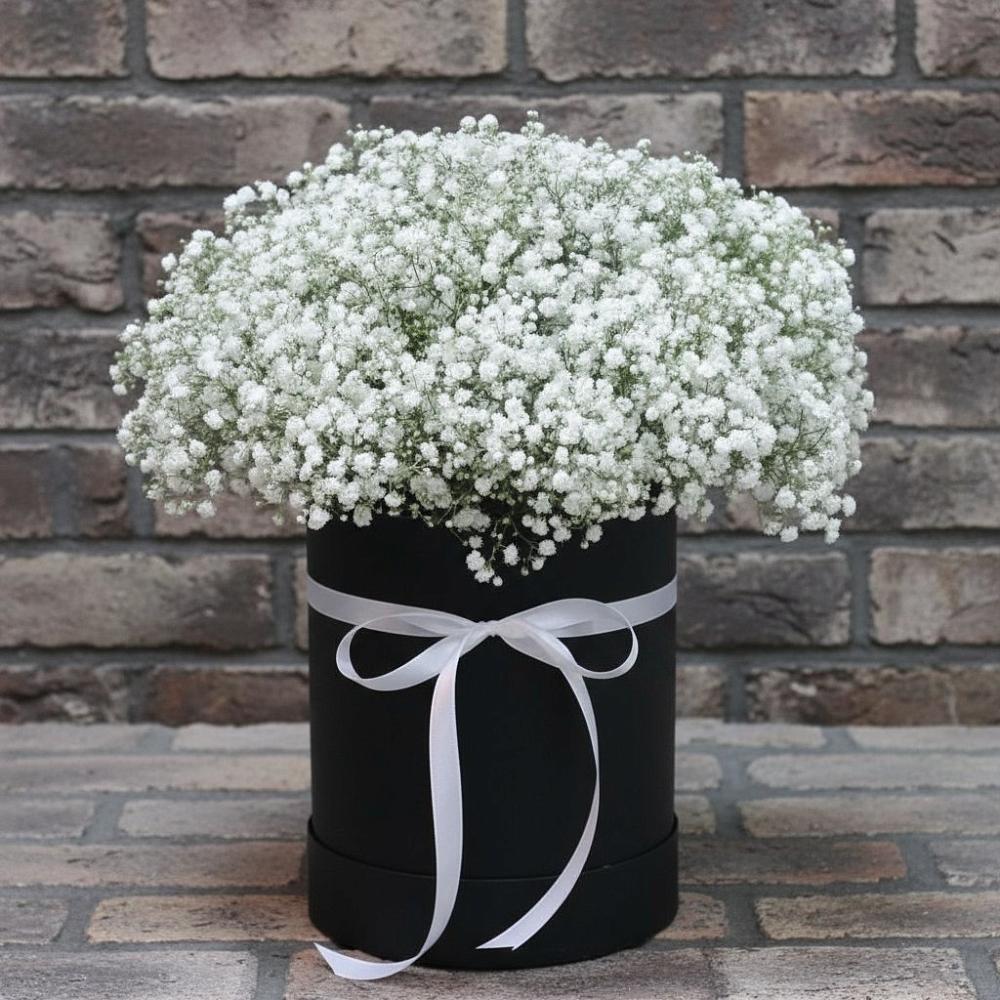 Цветочная композиция из Гипсофила в шляпной коробке в Няндоме