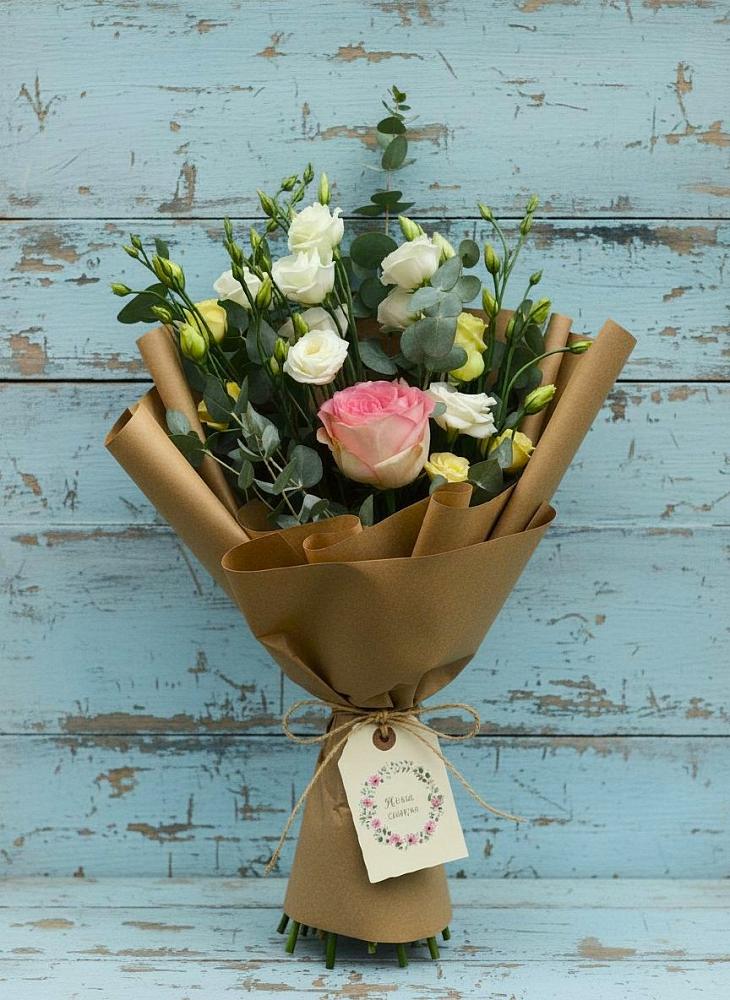 Букет цветов из: Розы и Лизиантусы в Няндоме