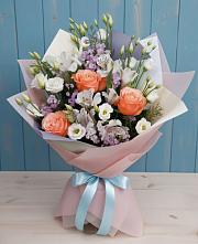 Букет цветов из:  Лизиантусы, Розы, Альстромерии и Гипсофила в Няндоме