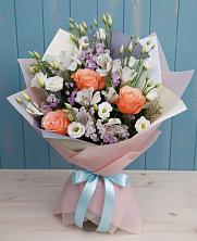 Букет цветов из:  Лизиантусы, Розы, Альстромерии и Гипсофила в Няндоме