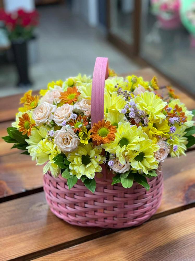 Цветочная композиция из Хризантемы и Розы в корзине в Няндоме
