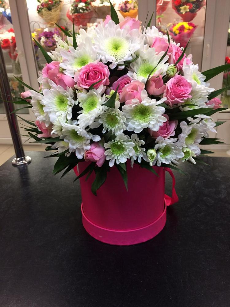 Цветочная композиция из Розы и Хризантемы в шляпной коробке в Няндоме