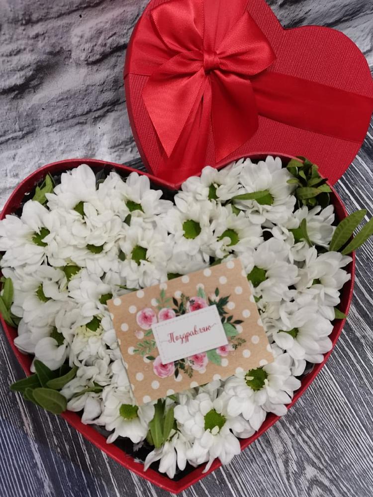 Цветочная композиция из Хризантемы в виде сердца в Няндоме