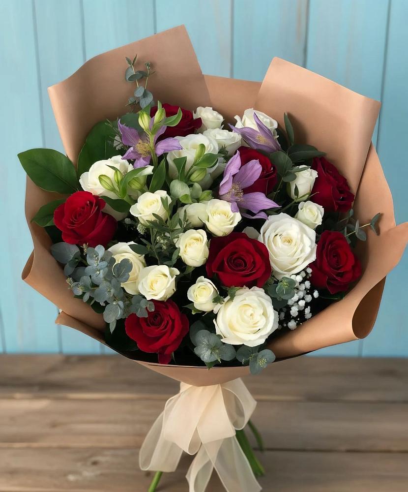 Букет цветов из: Розы и Альстромерии в Няндоме