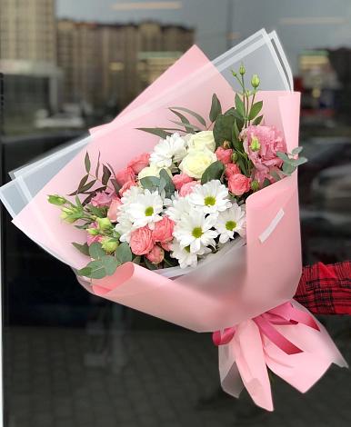 Букет цветов из: Розы, Лизиантусы и Хризантемы в Няндоме