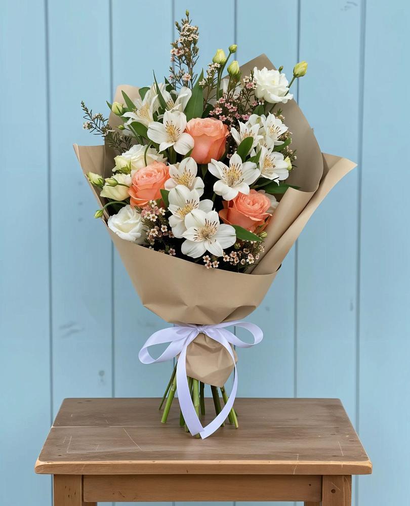 Букет цветов из: Альстромерии, Лизиантусы, Розы и Хризантемы в Няндоме