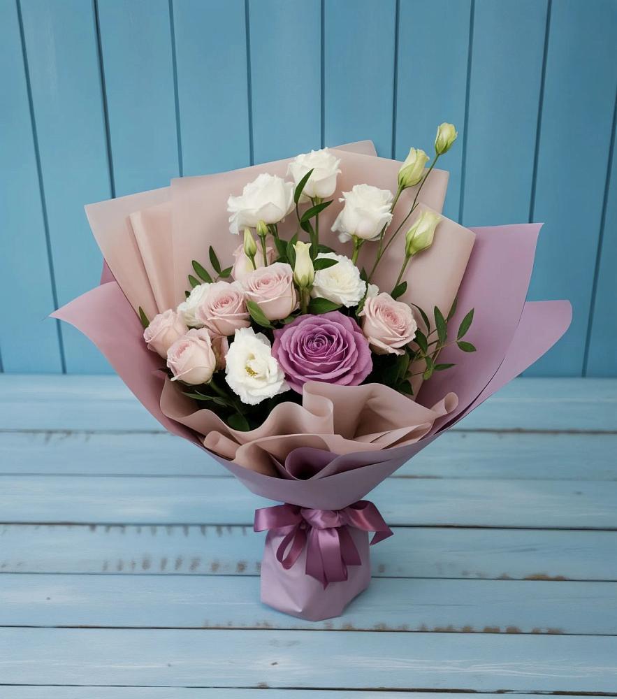 Букет цветов из: Розы и Лизиантусы в Няндоме